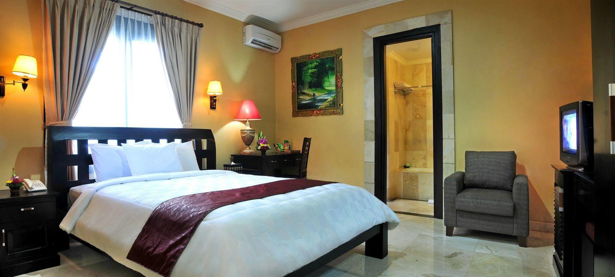 Puri Yuma Hotel Denpasar  Ngoại thất bức ảnh